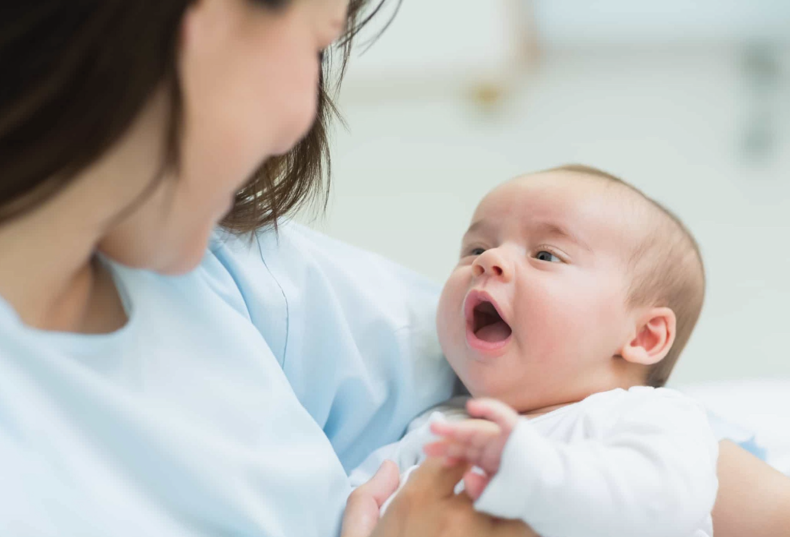 هل يفسد حليب الأم بعد توقف الرضاعة؟
