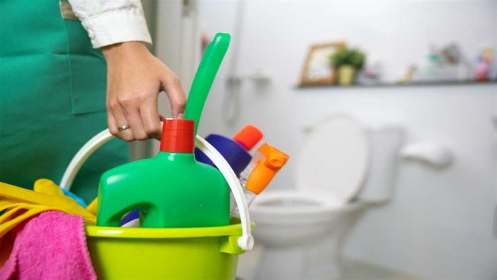 مواد تنظيف الحمام افضل انواع منظفات الحمامات لعام 2023