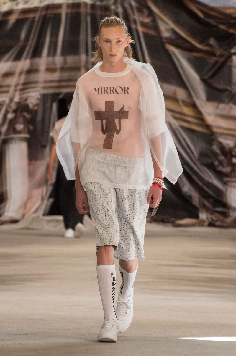 Off-White-Spring-Summer-2017-Paris-Fashion-Week-1