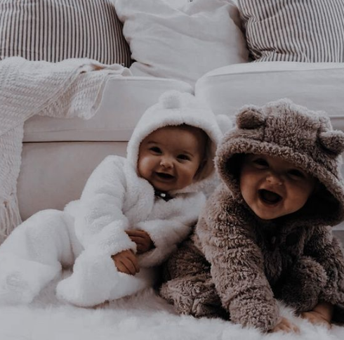 أطفال توام جميلة